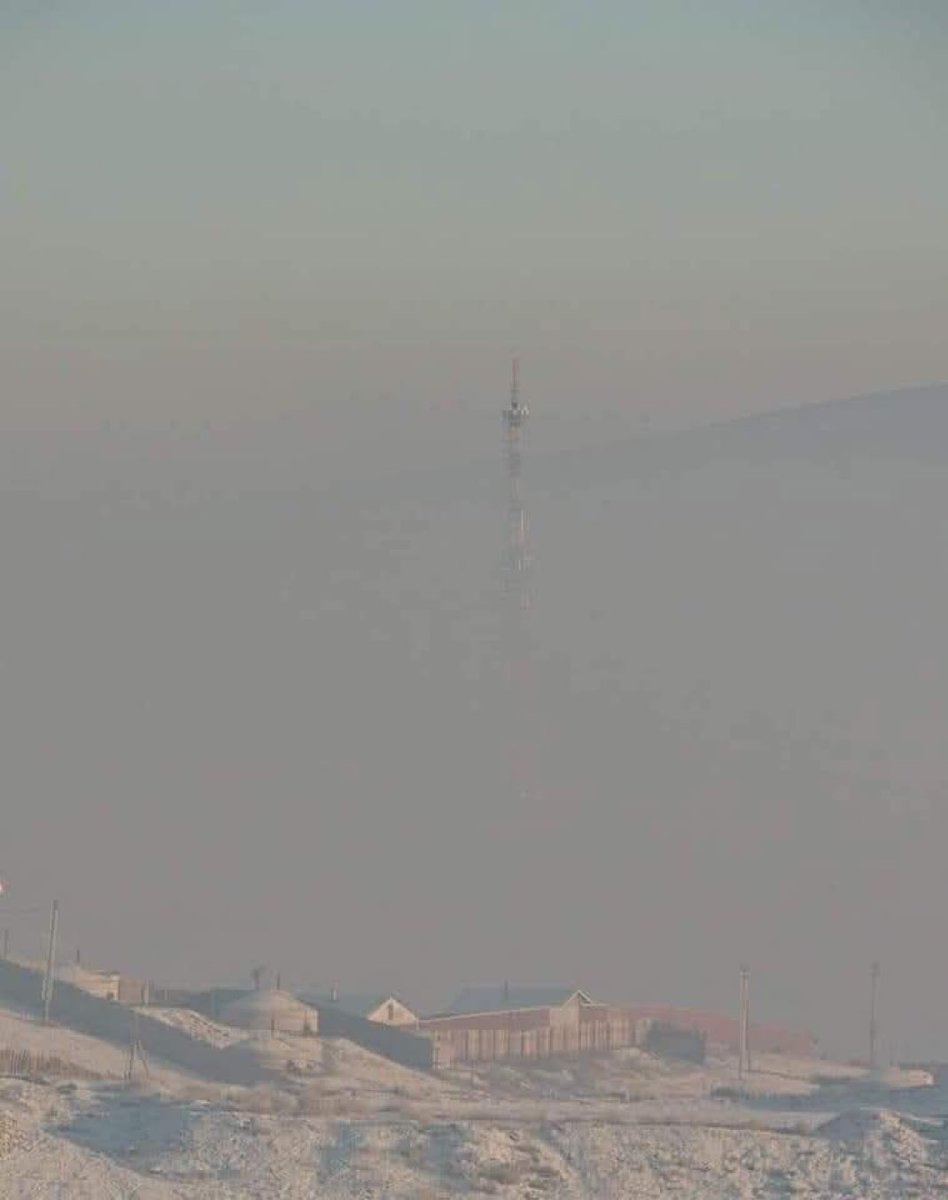 Ийм орчинд амьдарч байж, сайхан байнаа, сайн байна гэж байгаа бол сэтгэцээ шалгуул л гэе даа 😂
