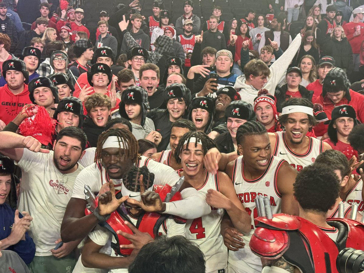 Thank you to all the students who packed the steg tonight! 

We don't rush the court! We rush the student section!!!

#GoDawgs