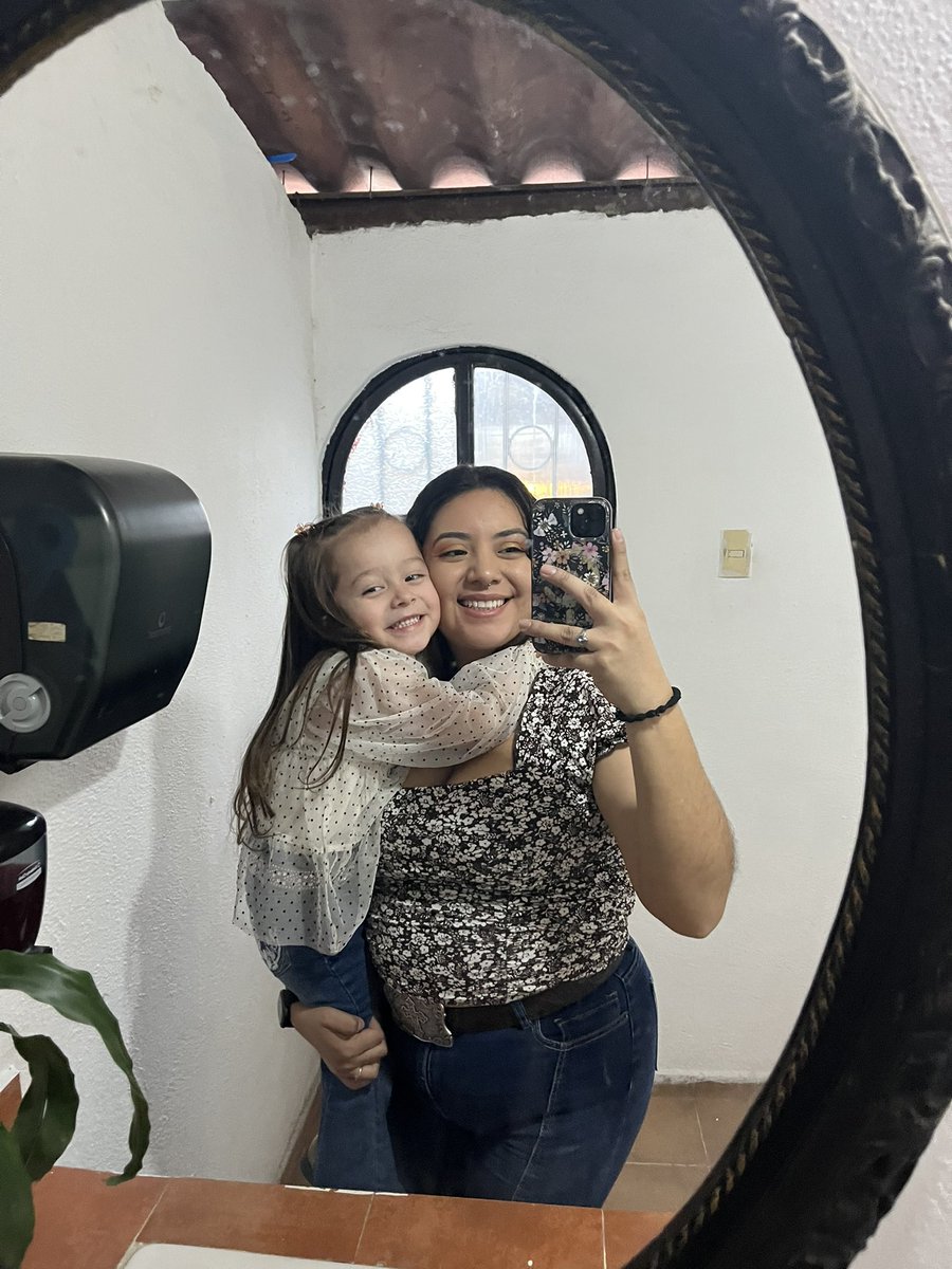 imcalledvalee's tweet image. we are happy happy happy gurls 2.0