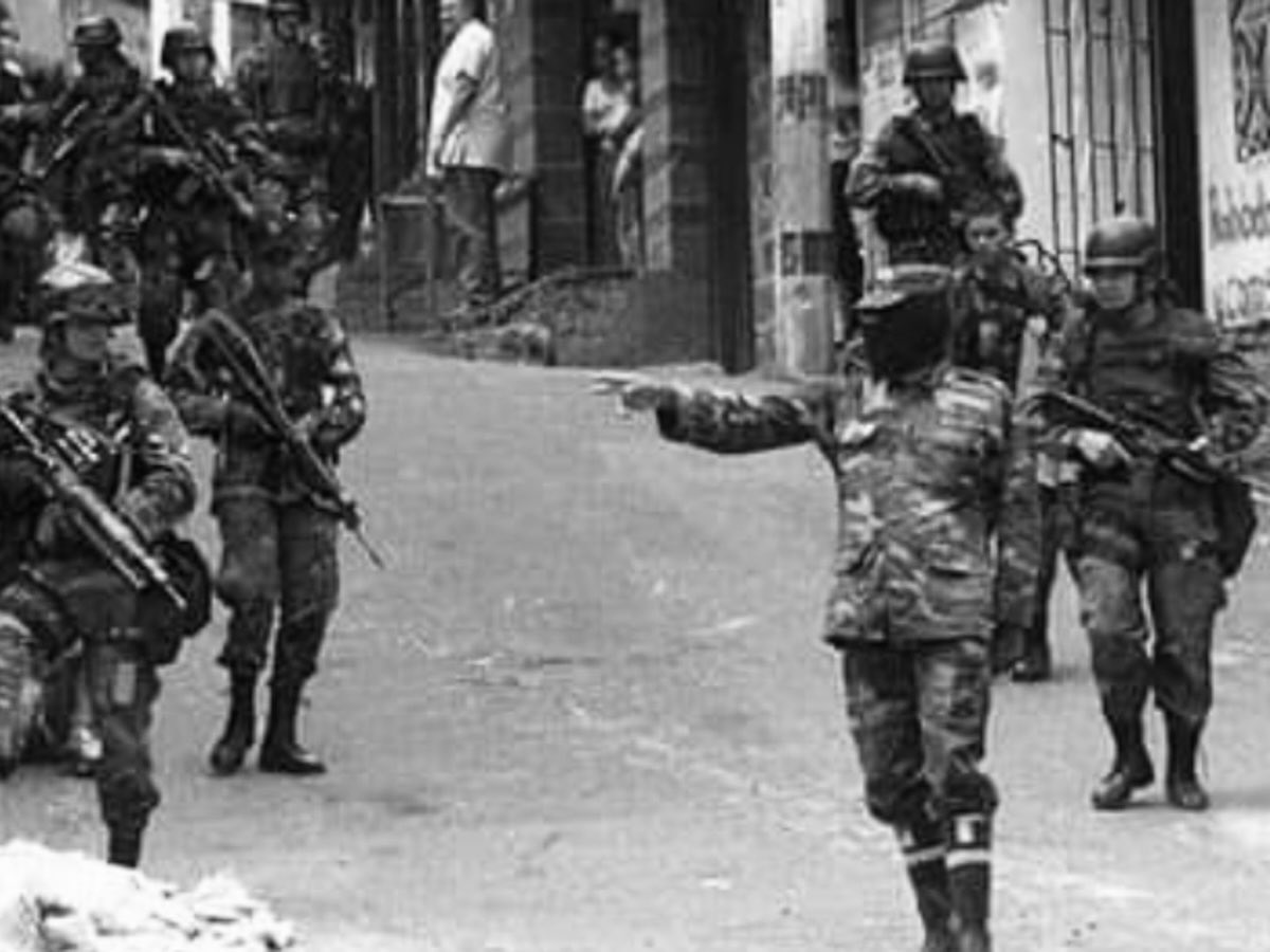 Un día él señor Uribe también pidió una intervención militar y ya sabemos en que terminó