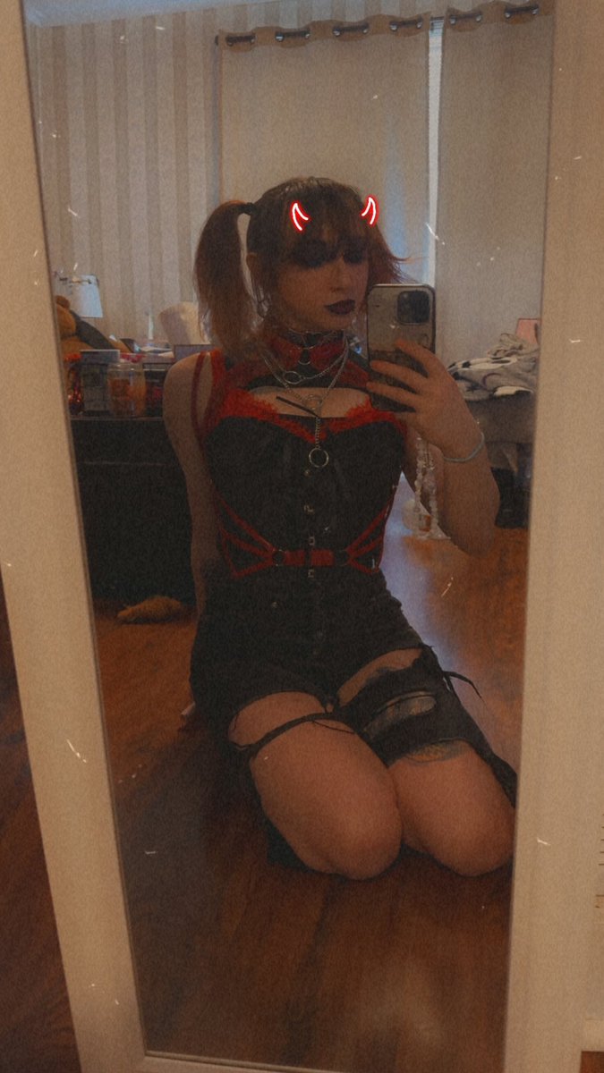 Content from cosplaytrap98