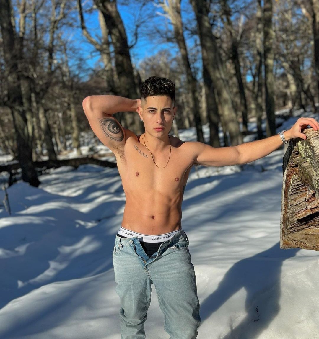 MistralettiRulo's tweet photo. Nunca hace frío cuando por dentro estás Caliente🔥🥵 https://t.co/Mthe7JrW8i