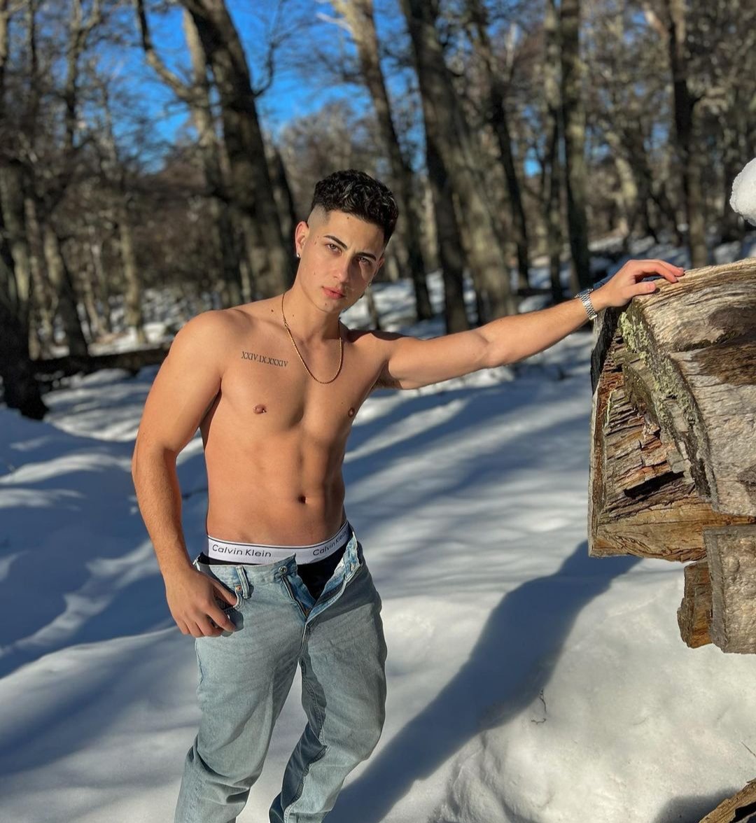 MistralettiRulo's tweet photo. Nunca hace frío cuando por dentro estás Caliente🔥🥵 https://t.co/Mthe7JrW8i