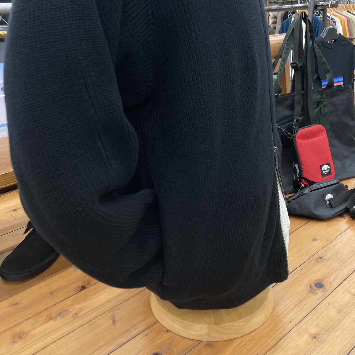 AmeproBaybrook's tweet photo. JOHNBULLよりドライバーズニット、アウターとしてはもちろんインナーとして重ね着も出来る万能アイテムです🙆♂️🙆♂️🙆♂️
#baybrook #amepro #fashion #kumamoto #johnbull #ベイブルック #アメプロ #ファッション #熊本 #ジョンブル https://t.co/GYv7Ckh8DX