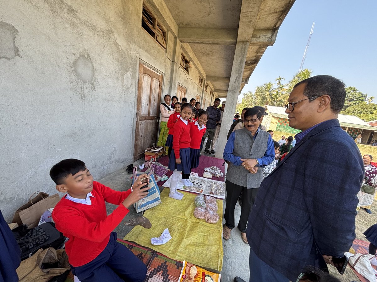 DrNumal's tweet image. Celebrated Bhogali spirit at Shankardev Sishu Niketan’s ‘Bhogali Bazaar’! Homegrown, fertiliser-free produce &amp;amp; lessons in entrepreneurship for kids.

@PMOIndia @CMOfficeAssam 
#BhogaliBihu #BhogaliBazaar #TraditionAndLearning