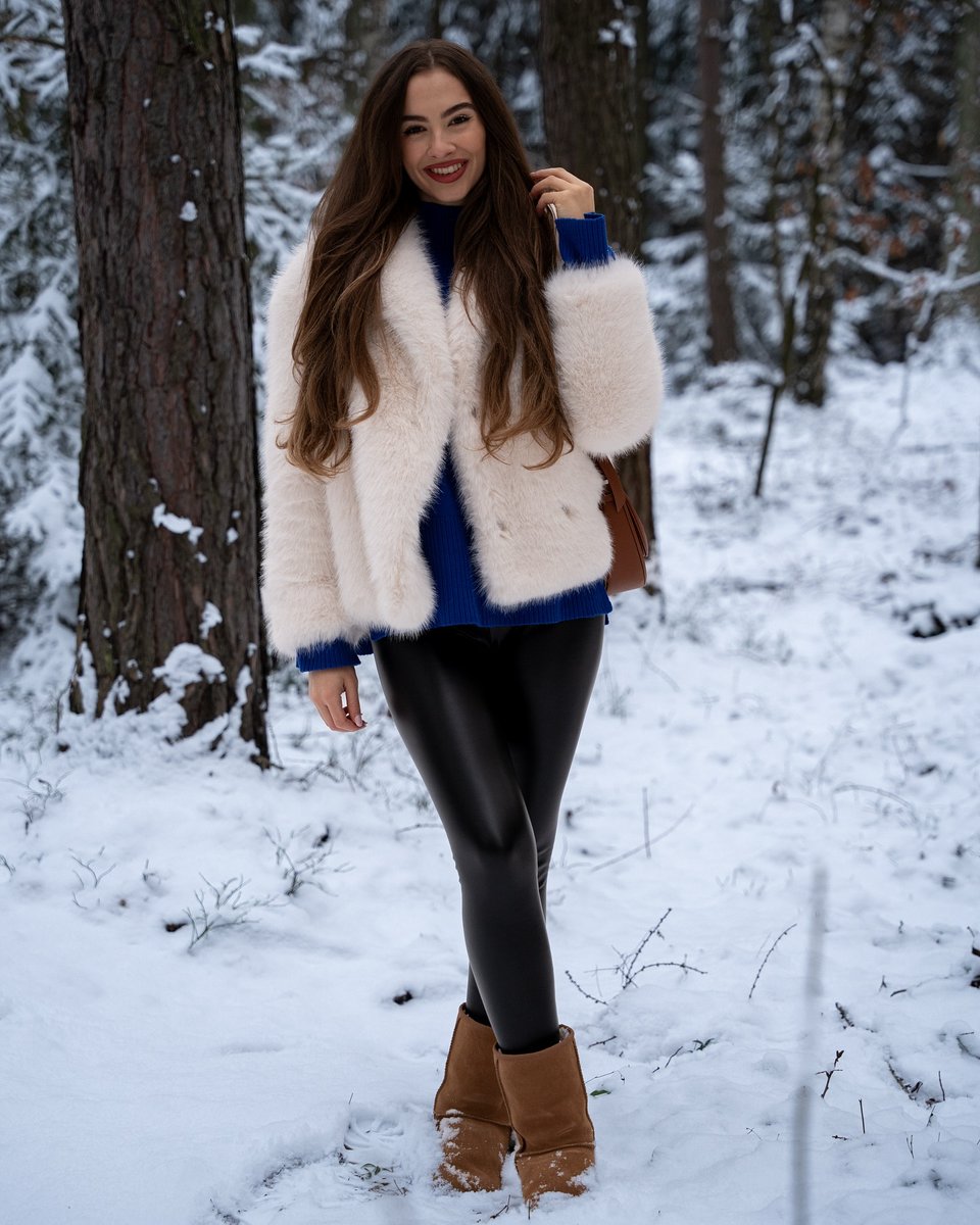 olive104257's tweet photo. Embracing the winter wonderland in style! 📷📷 #WinterChic
#WinterFashion #CozyVibes #SnowDay #FauxFur #WinterStyle #OOTD #FashionInspiration #StayWarm #WinterOutfit # https://t.co/RnI6YLNLJg
