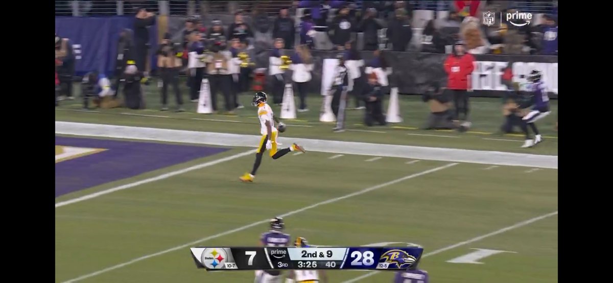 mike2dee2's tweet photo. @craighorlbeck admit it, you thought Pickens was going to drop the ball out of the end zone at this moment https://t.co/UJVgRzSXyJ