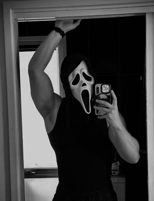 Me encontré la máscara de Ghost face, rawr.