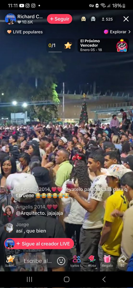 Jinniehwang__'s tweet photo. Tu me estas diciendo que maduro se juramento ilegalmente, la ciudad está llena de militares y nadie salió a protestar, pero justo ahorita hay un coñazo de gente en un concierto en petare???? Que increíble de pana https://t.co/65SlMPoxiF