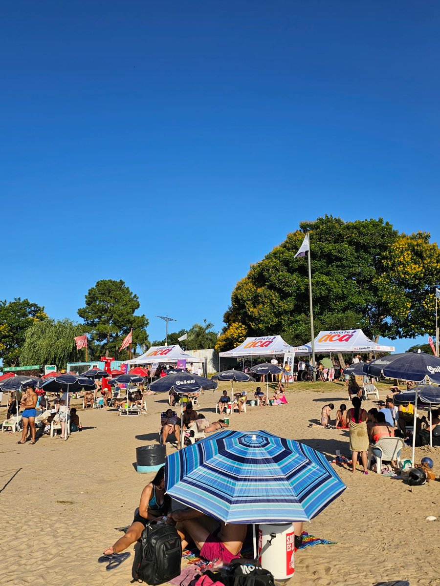 AnaUmpi's tweet photo. Otra tarde hermosa con Operativo Verano 🏖 en la Costanera Este de Santa Fe, con juegos, talleres, sorteos y mucha alegría y participación.
#santafeACA https://t.co/z2wp7rLYlZ