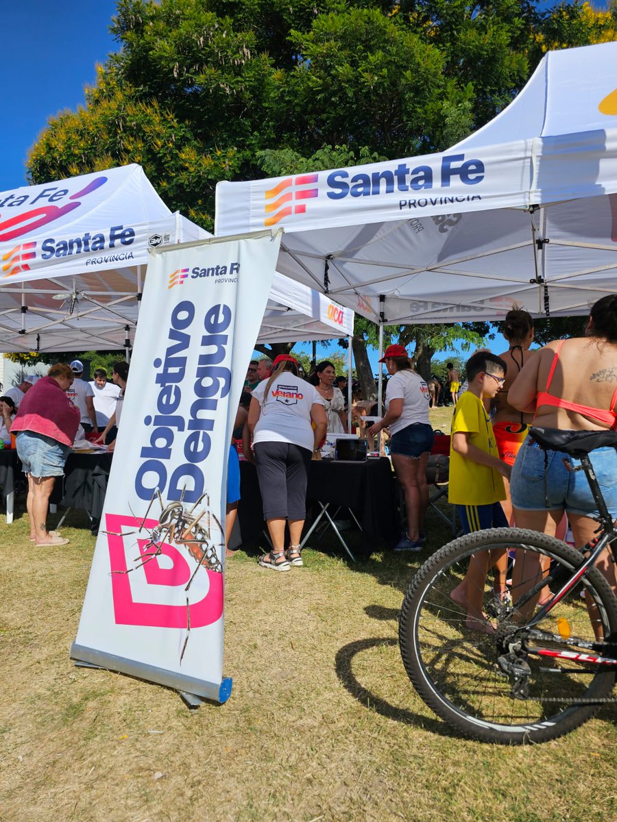 AnaUmpi's tweet photo. Otra tarde hermosa con Operativo Verano 🏖 en la Costanera Este de Santa Fe, con juegos, talleres, sorteos y mucha alegría y participación.
#santafeACA https://t.co/z2wp7rLYlZ