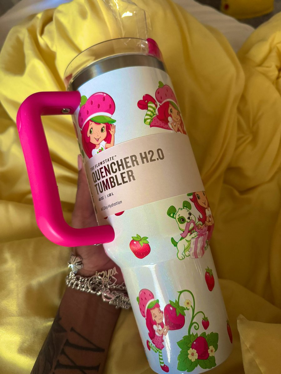 ciaradanae2's tweet photo. yall like my new stanley🥰 https://t.co/7iEHWxMFdh