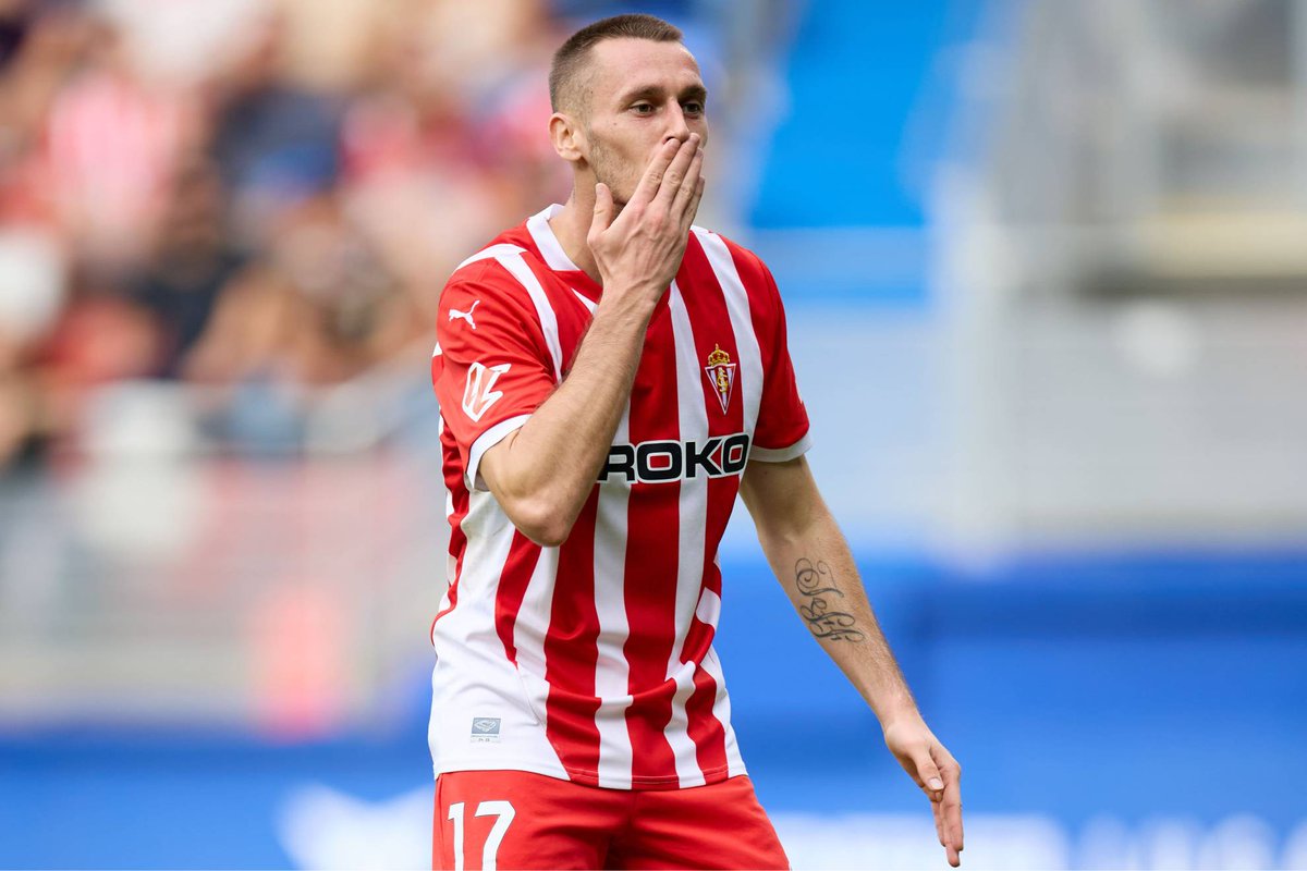 - Le llamaban "autista" 
- Le desearon una rotura de ligamentos
- Animaban a Calvo a romperle las piernas
- Le odian porque aquí le dimos confianza y cariño para que rindiese y está saliendo bien

- Hoy se planta en el Tartiere y mete una PEDAZO DE ASISTENCIA 

DON DUBASÍN 🐧