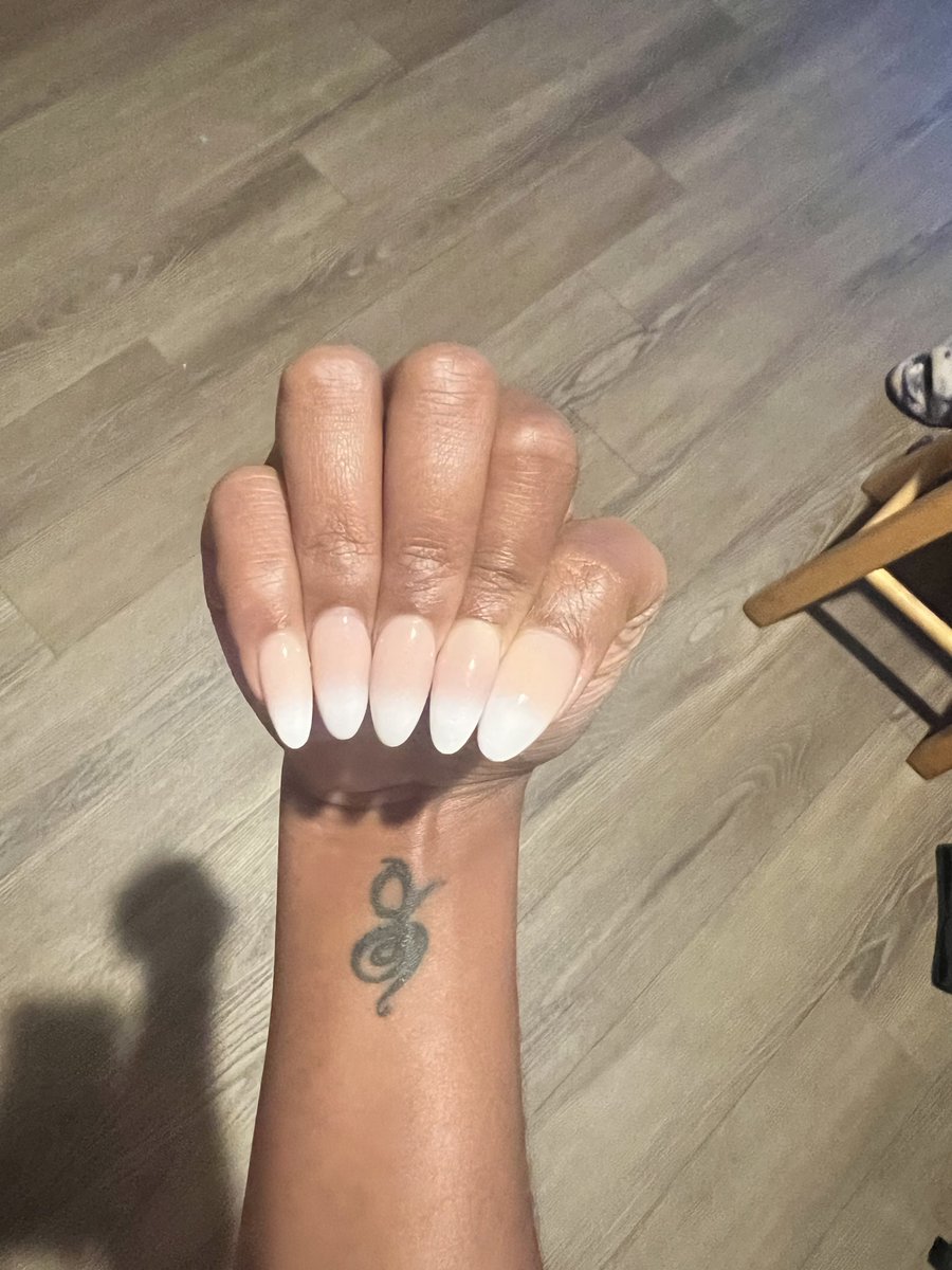 zaynahbear's tweet image. First time trying the almond shape on my real nails