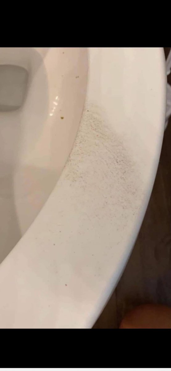 girlslovejas's tweet photo. I get confused on why mfs leave ass marks on the toilet https://t.co/pWH4SVOAUn