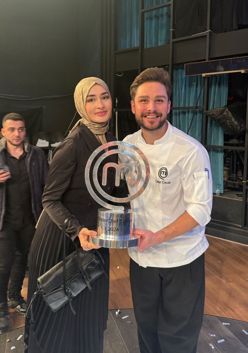 Bir kupa,iki Şampiyon!
#MasterChefTürkiye #OnBey #OnurUresin #BeyzaHuriAydın #Şampiyon #Onur