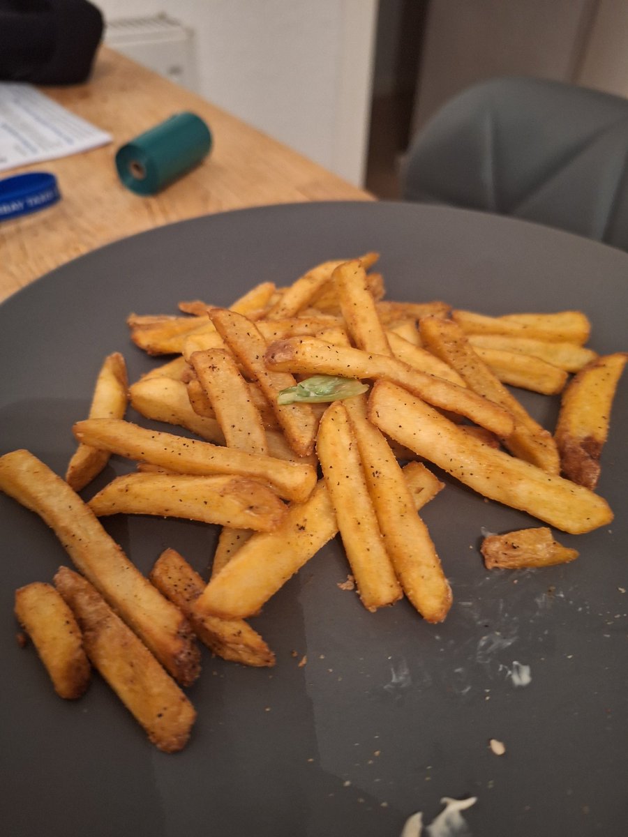 mark_nelis's tweet photo. My @kfc chips with no gravy that I ordered - fuming https://t.co/qrXDPHvJ2Z