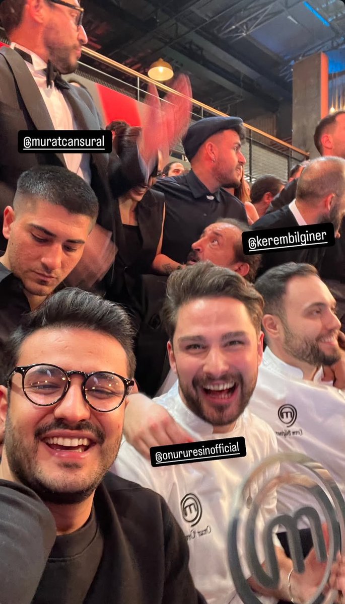 Şampiyonumuz ile farklı fotoğraf kareleri gelmeye devam ediyor ama fotoğrafa her baktığımız da her bakışımızda farklı bir ayrıntı ile karşılaşıyoruz.🤪
#MasterChefTürkiye #OnBey #OnurUresin #Şampiyon #Onur