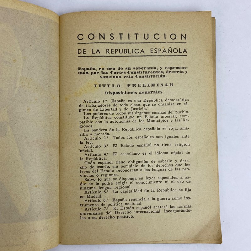 ecorepublicano's tweet photo. La unidad de España la garantizaba la II República española y su Constitución: Concepción de la nación como un bien territorial indivisible con estatutos de autonomía (Art. 1, 8, 11 y 13). Estado laico (Art. 3). El castellano como idioma oficial (Art. 4), entre otras muchas cosas. @sumar