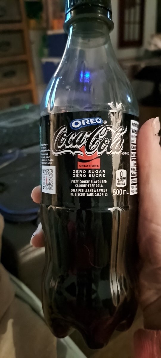 In honour of the <a href="/MapleLeafs/">Toronto Maple Leafs</a> and tonight's game, I picked up this <a href="/Oreo/">OREO Cookie</a> zero sugar <a href="/CocaCola/">Coca-Cola</a> and I have no regrets! #goleafsgo