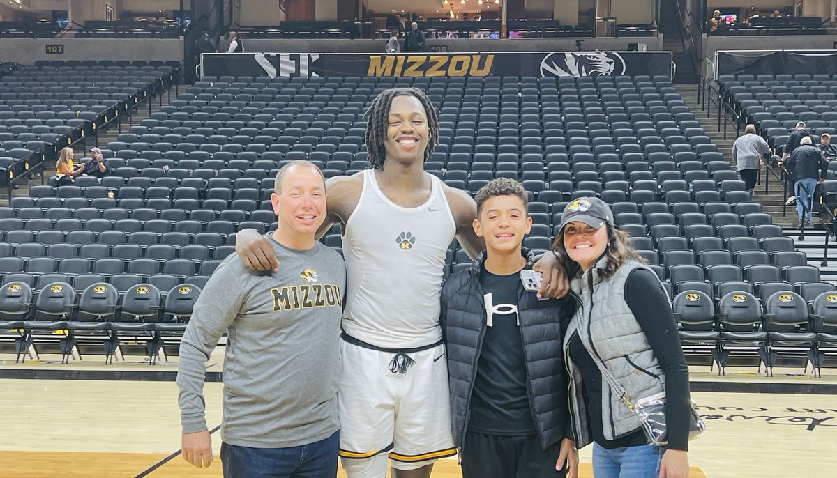 EricGreble's tweet photo. M I Z - Z O U
@Mark_mitchell25 https://t.co/5Gq7adRpQn