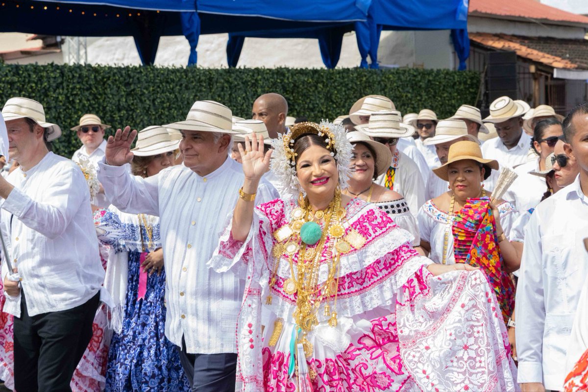 Gran espectáculo en Las Tablas. Las polleras engalanaron y los panameños disfrutamos una velada única!! Gracias por el cálido recibimiento!!