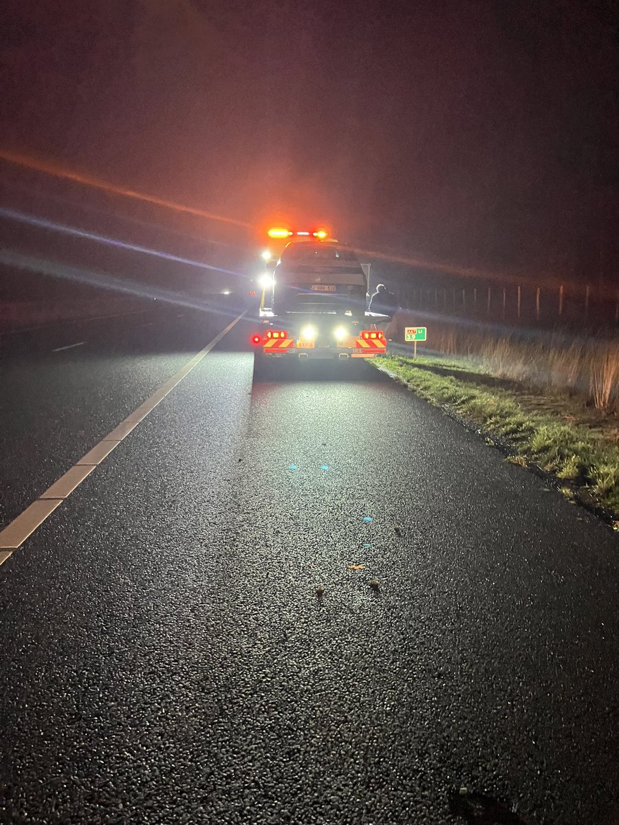 wis_robertvdA's tweet photo. A67 li 3,9 🚗 #Hapert met pech Berger opgestart @RWSverkeersinfo https://t.co/8eXSj6Fc0C