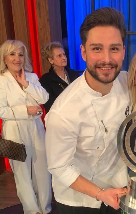 Bir annenin ulaşabilceği en üst seviye..🤍Oğluna hayranlıkla,gurur ile bakması,bakmaya doyamaması.
#MasterChefTürkiye #OnBey #OnurUresin #Şampiyon #Onur