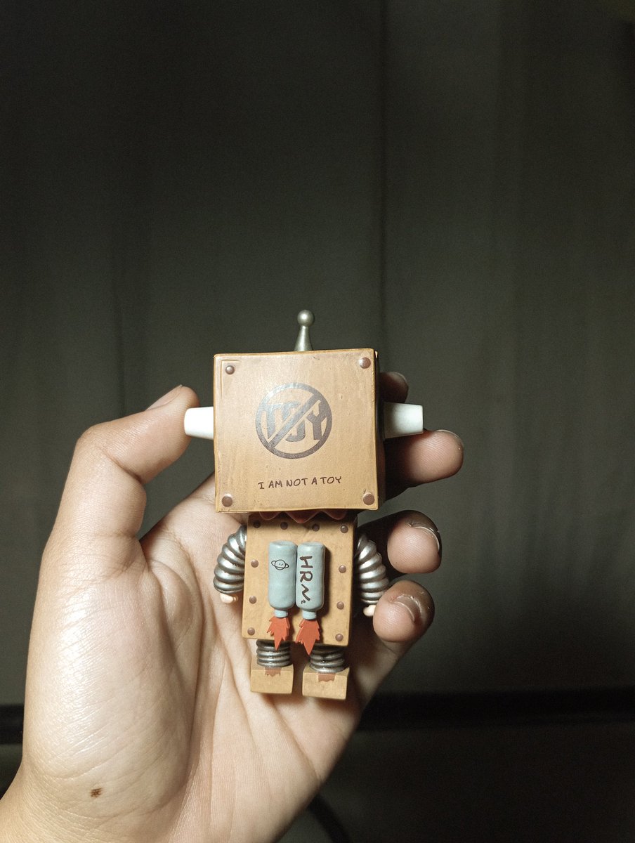 jwnee_'s tweet photo. wts lfb ph  .ᐟ 

₱650 (600 PAYO)

╰ onhand, payo / dop
╰ mint condi
╰ complete inclu! (box opened from the bottom) 

dm or reply to claim !
𓂋 rcbyt ! https://t.co/kDOgXjT4I9

⌗ wts lfb popmart hirono little mischief robot series ph https://t.co/LZ0q4HfR4k