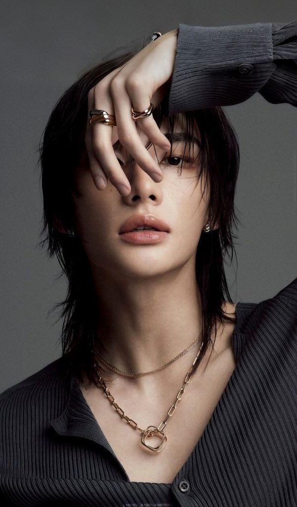 YoSoyNat's tweet image. Mientras tuvo el pelo negro y largo Hyunjin me dio muchos dolores de cabeza… #BiasWrecker 

#SKZenArgentina #STAYWaitForYou