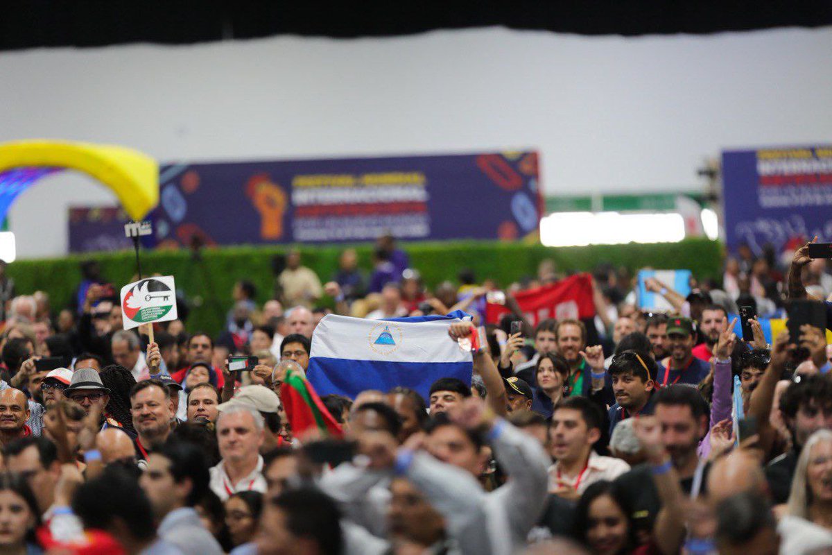 EmbaVEespana's tweet photo. Presidente Nicolás Maduro clausuró Festival Mundial de la Internacional Antifascista https://t.co/BQSmNbAuRS https://t.co/babl8raWip
