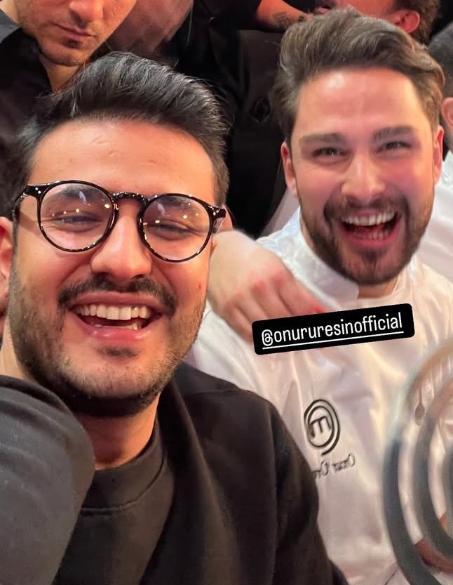 Ciddi olmamızın gerektiği ortamlarda,olamadığımız için Ben ve Duomun girdiği haller;🤪
#MasterChefTürkiye #OnBey #OnurUresin #Şampiyon #Onur