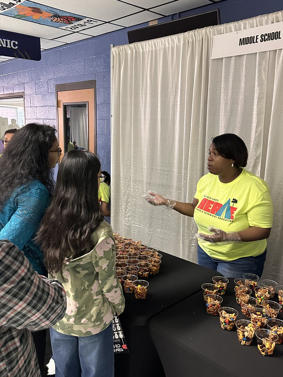 TarskaWaters's tweet photo. FBISD STEM Fest &amp; CTE Expo 2025 was a huge success! Truly enjoyed sharing information about the courses available on our Middle School campuses. It was a great day for @FBISD_CTE and my fellow @FCMSBobcats 
#CTE #YourPathStartsHere  
@FortBendISD https://t.co/9noJXGvFZX