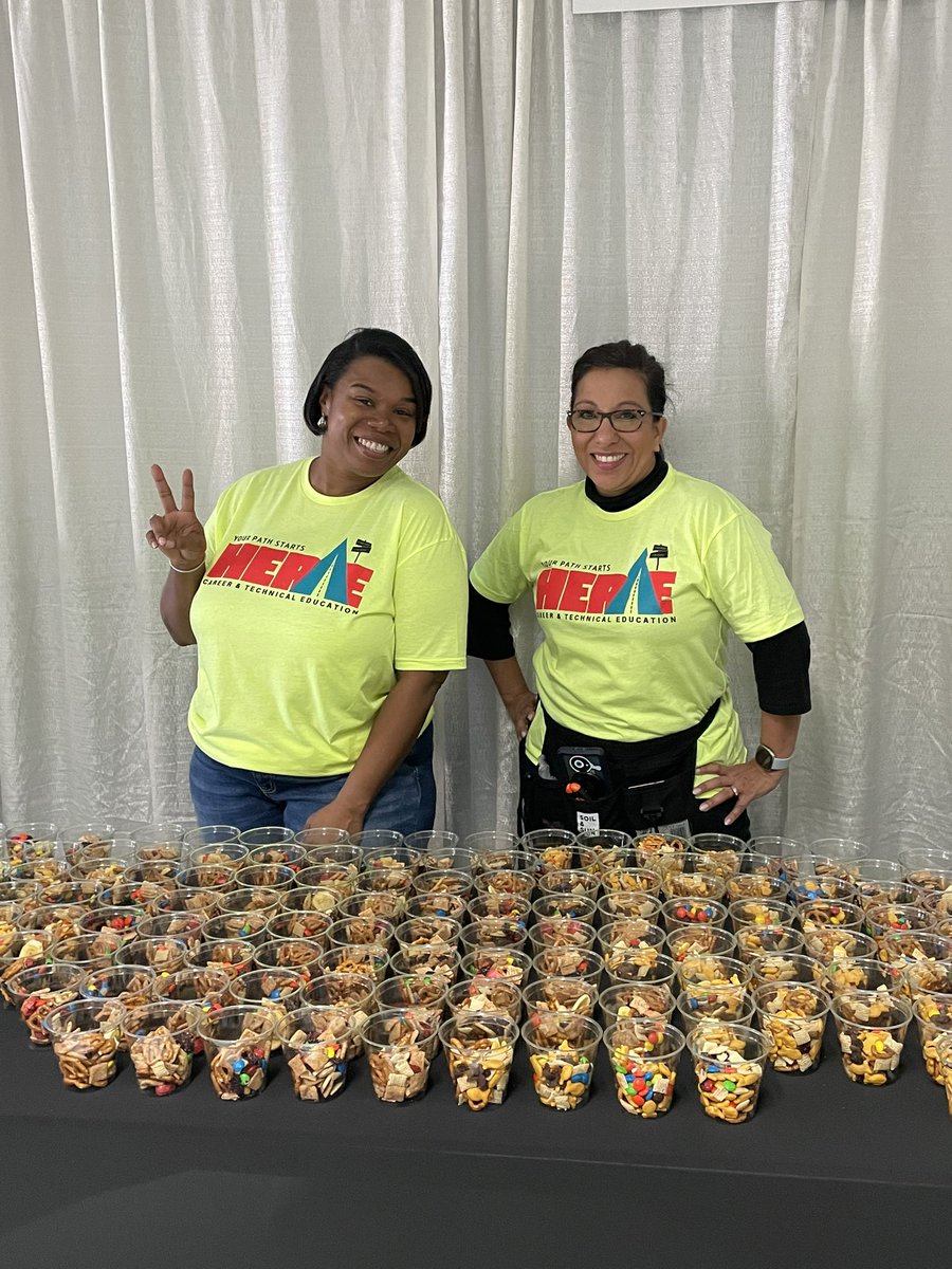 TarskaWaters's tweet photo. FBISD STEM Fest &amp; CTE Expo 2025 was a huge success! Truly enjoyed sharing information about the courses available on our Middle School campuses. It was a great day for @FBISD_CTE and my fellow @FCMSBobcats 
#CTE #YourPathStartsHere  
@FortBendISD https://t.co/9noJXGvFZX
