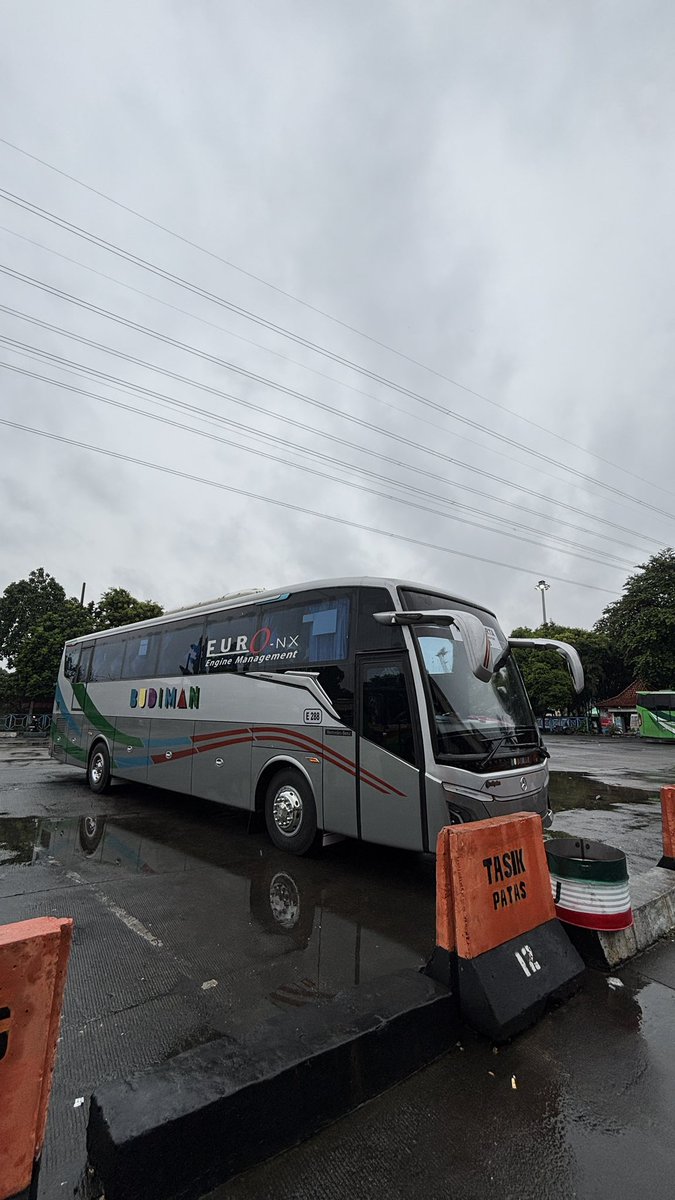 Ccookk_'s tweet photo. Jakarta - Tasik
Coba kelas tertinggi nya PO Budiman "Premiere Class"

Se nyaman apa bus yang satu ini dengan kursi bludru nya ?

                               - a thread - https://t.co/WUTcrfjwgm