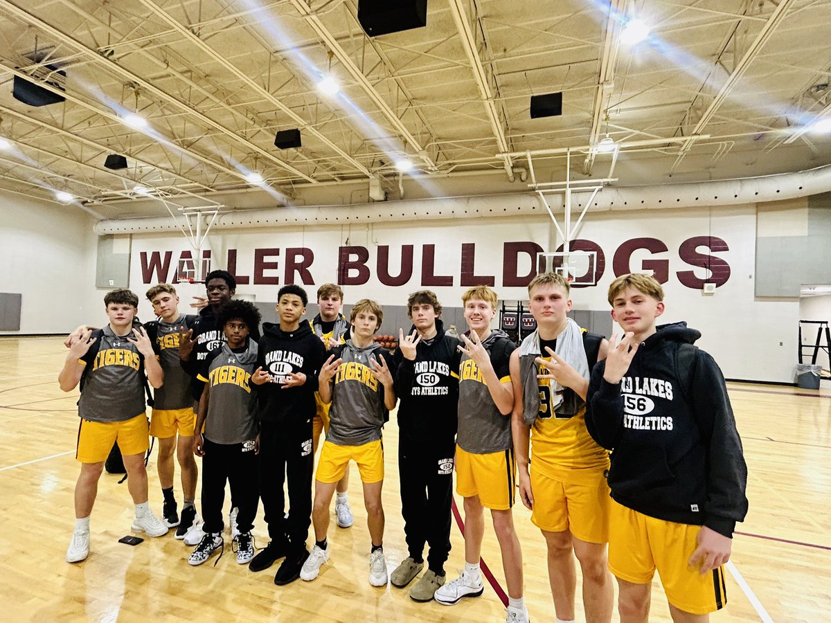 qb_Anderson's tweet photo. Great game… GLJH still undefeated after great game against Waller. Lets go! @GLJH_Athletics @TISDGLJHS https://t.co/XG7hfMN34E