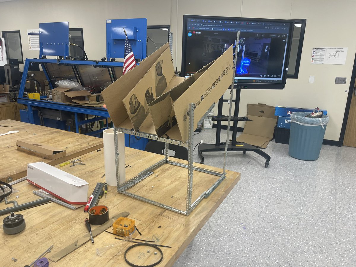 DrSciPhi's tweet photo. ….they are making “something! 💙 https://t.co/8VPxePDBXf