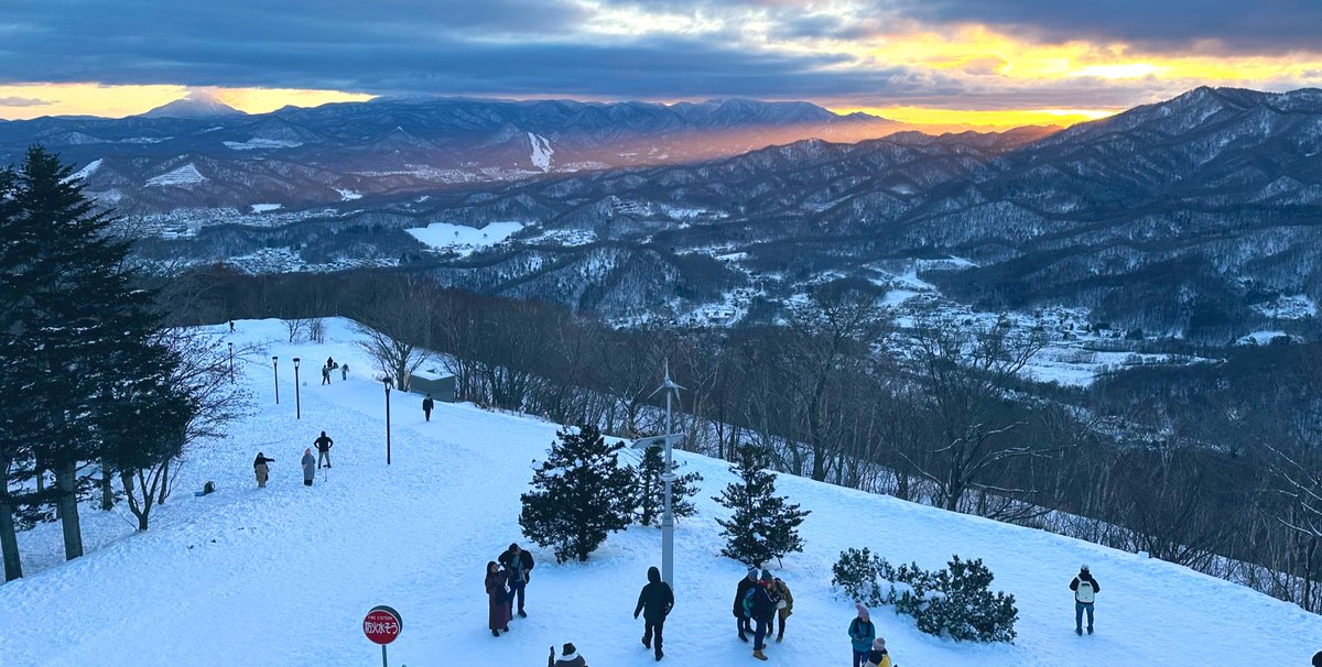 tantieng's tweet photo. #Hokkaido #sunsetphotography #mountainview #sapporo https://t.co/KynnC2PY9o