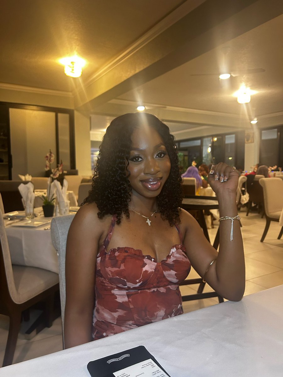 BritaeGleve's tweet photo. Fine dining, but I’m finer 💗 https://t.co/92tcHR2f6l