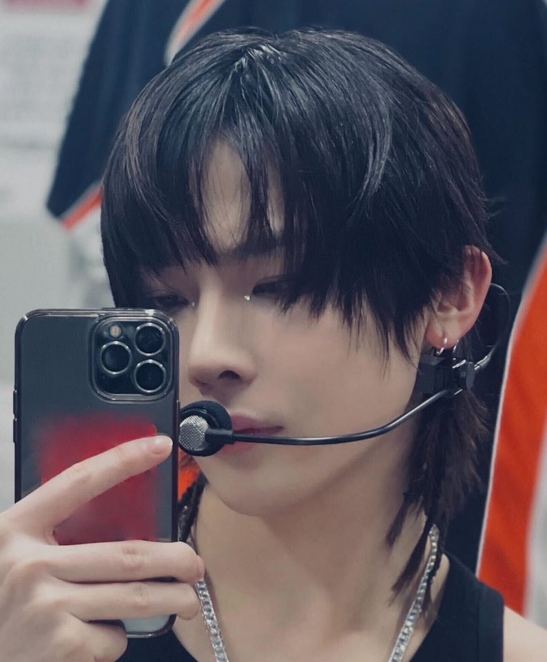 ^_−☆ tweet media