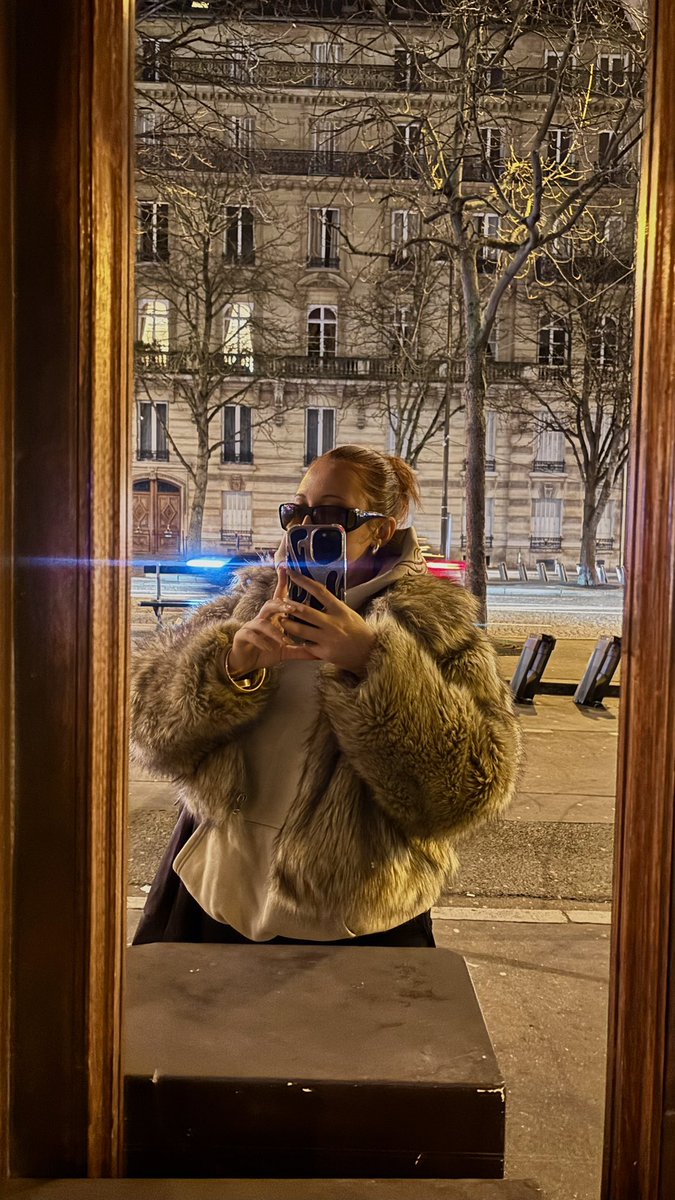 bigthings1999's tweet photo. 3ar**a in Paris https://t.co/wooMIuI0VK