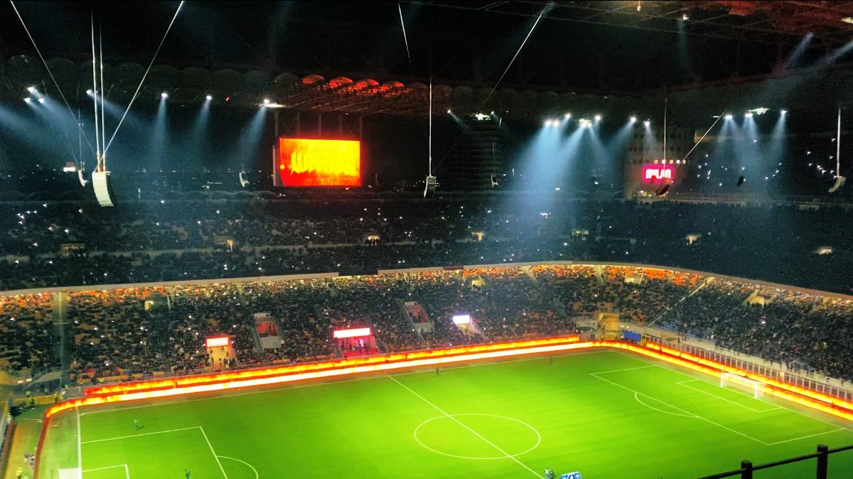 AugustVadgaard's tweet photo. Halvtam forestilling, men kæmpe stemning og klar anbefaling på stadion snacken. Forza🔴⚫️
#ACMvCAG https://t.co/9iFCINwUfg