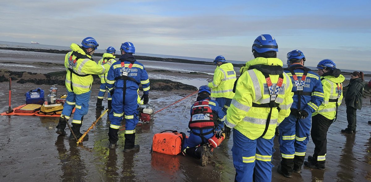 WatchetCRT's tweet photo. Team tasked Saturday morning to person trapped in mud at #BlueAnchorBeach .joined by @DSFireUpdates in support, our team deployed &amp; extracted casualty from mud &amp; recovered to safety &amp; care of @swasFT . Joint working &amp; @jesip999 hot debrief on conclusion. @HMCoastguard @MCA_media https://t.co/nuHe93Zeg2