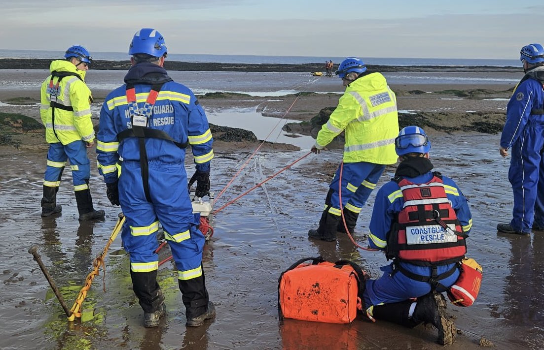 WatchetCRT's tweet photo. Team tasked Saturday morning to person trapped in mud at #BlueAnchorBeach .joined by @DSFireUpdates in support, our team deployed &amp; extracted casualty from mud &amp; recovered to safety &amp; care of @swasFT . Joint working &amp; @jesip999 hot debrief on conclusion. @HMCoastguard @MCA_media https://t.co/nuHe93Zeg2