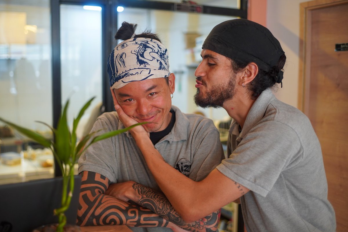 旅をした後いきなりオープンしてた、コロンビア🇨🇴ボゴダの友達のラーメン屋🍜来るのに2年かかった。

麺のスープも手作りで日本の味が再現されてた！自分も少し手伝って、海外で起業するすごさ、難しさを知りました。

友達は元いなふり同期😂

Aizu ramen izakaya
maps.app.goo.gl/x9w7F3NTMh2r7v…