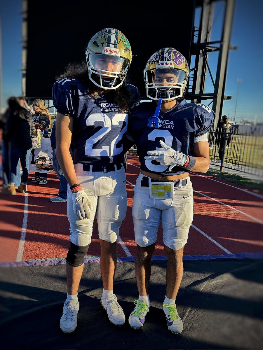 LHSLopezLobos's tweet photo. Eddie Slovak #22 and Gabriel Rios #3 representing #LopezLobos at todays #RGV All-Star game.🐺🏈💙👏🏼 https://t.co/ExcpoQvfnA