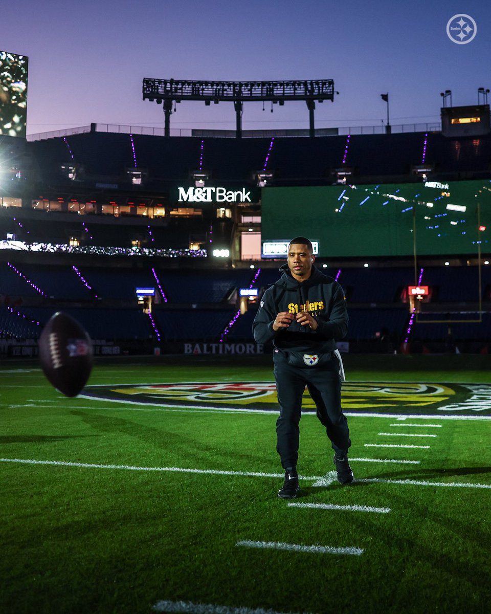 steelers's tweet photo. Just come outside for the night https://t.co/quMkkllEAw