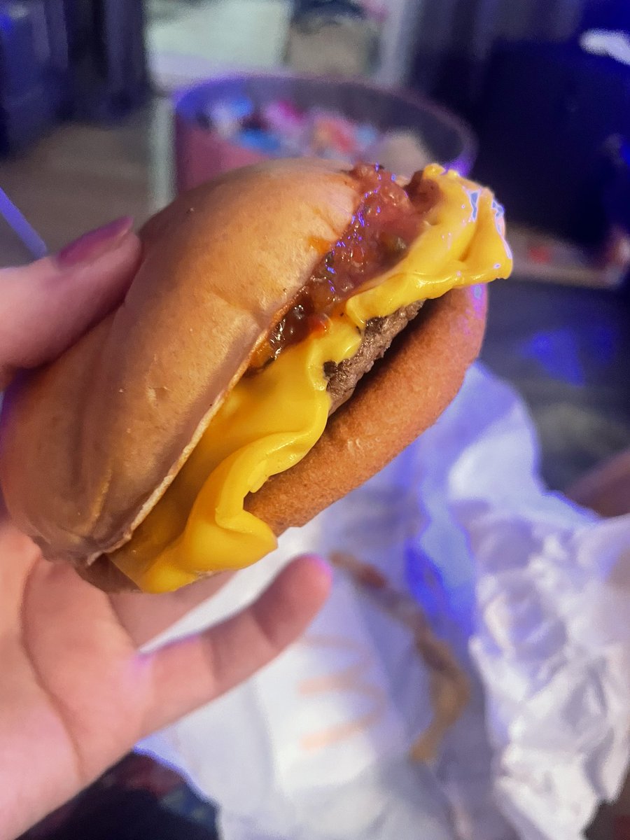 12Clarkey_'s tweet photo. Great work @McDonaldsUK Heads of the Valleys. Unable to eat due to allergies. Waste of money. https://t.co/YxFrH48VcP