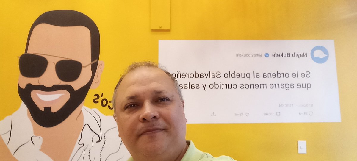 vallardo's tweet photo. @nayibbukele aquí de visita en su país.. Y a comer unas pupusas.. Por si puede pedir que nos atiendan super... Somos de Guatemala!!! https://t.co/4r7HHjiJ9Q