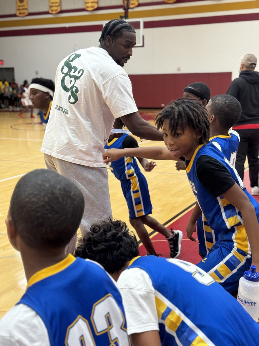 Adavion Wayne tweet media